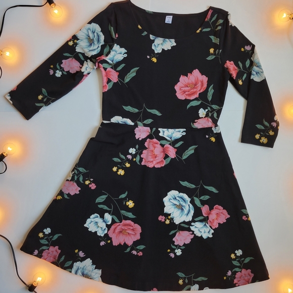 Old Navy 3/4 Sleeve Floral Knit Dress Black Med - Picture 2 of 6